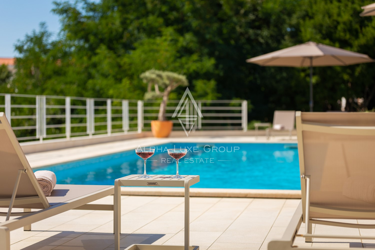 Istra, Svetvinčenat: Elegantna vila z bazenom in vrtom