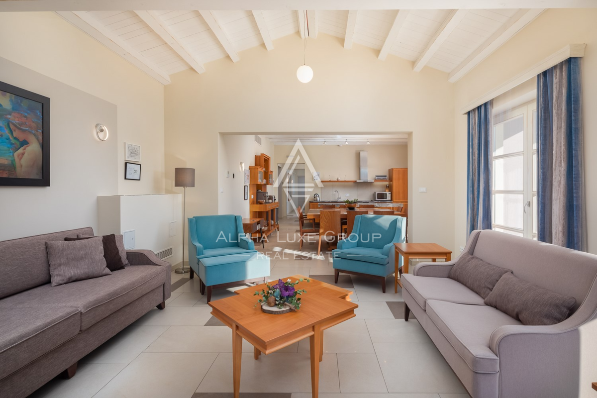 Istra, Svetvinčenat: Elegantna vila z bazenom in vrtom