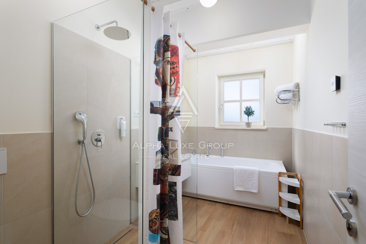 Istra, Svetvinčenat: Elegantna vila z bazenom in vrtom