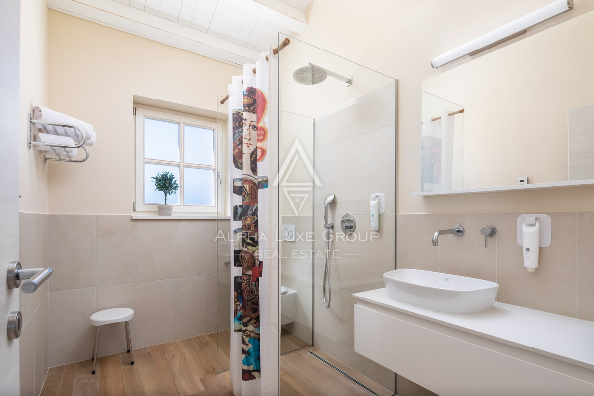 Istra, Svetvinčenat: Elegantna vila z bazenom in vrtom