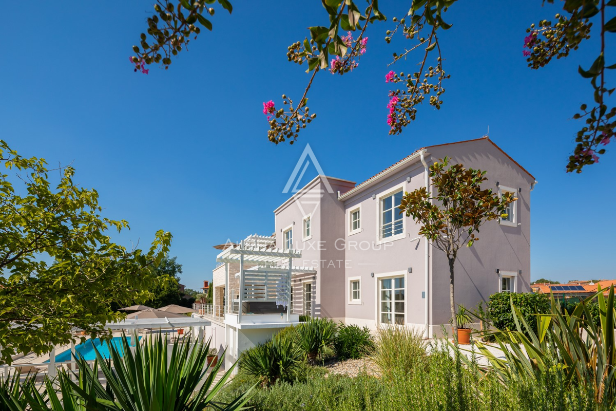 Istra, Svetvinčenat: Elegantna vila z bazenom in vrtom