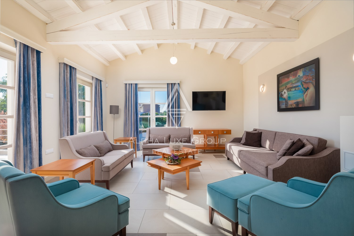 Istra, Svetvinčenat: Elegantna vila z bazenom in vrtom