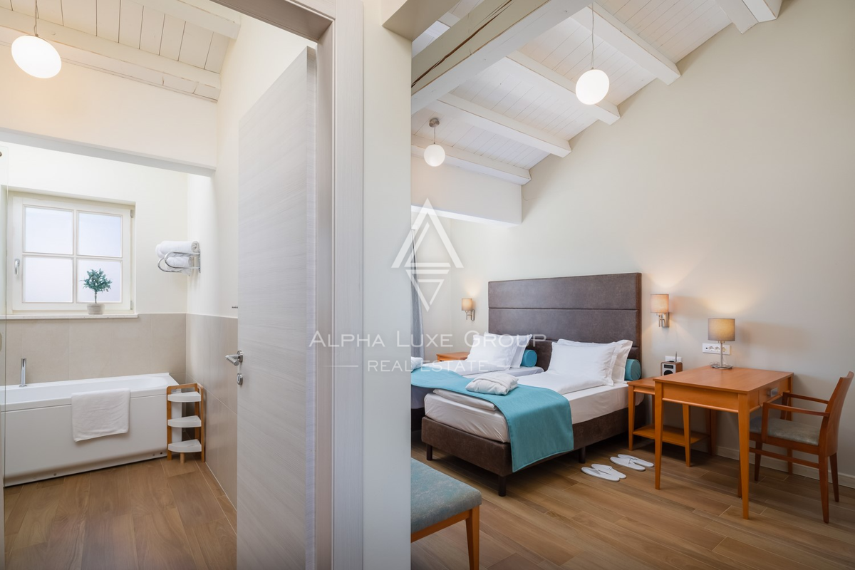 Istra, Svetvinčenat: Elegantna vila z bazenom in vrtom