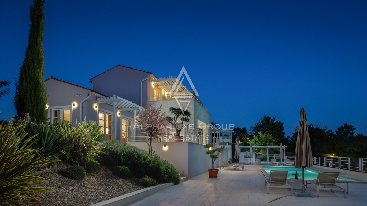 Istra, Svetvinčenat: Elegantna vila z bazenom in vrtom