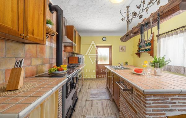 Istra, Buje: Apartmajska hiša z bazenom naprodaj