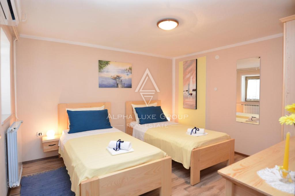 Istra, Buje: Apartmajska hiša z bazenom naprodaj