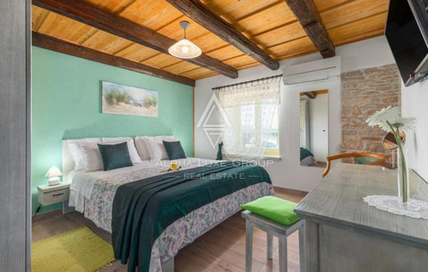 Istra, Buje: Apartmajska hiša z bazenom naprodaj