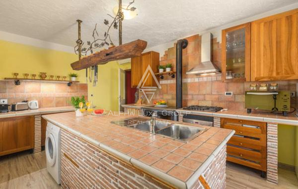 Istra, Buje: Apartmajska hiša z bazenom naprodaj