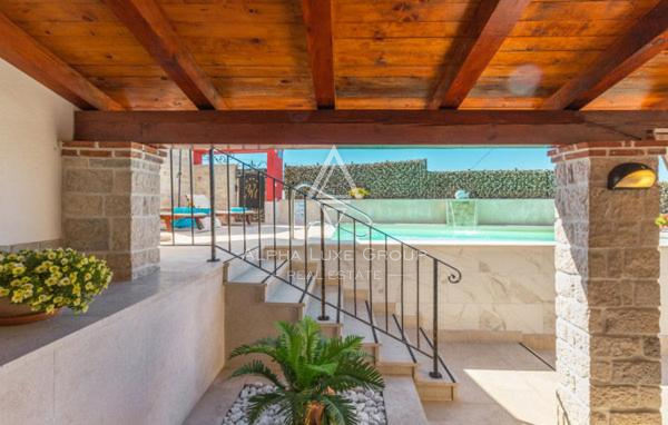 Istra, Buje: Apartmajska hiša z bazenom naprodaj