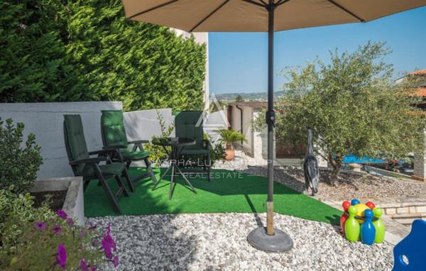 Istra, Buje: Apartmajska hiša z bazenom naprodaj