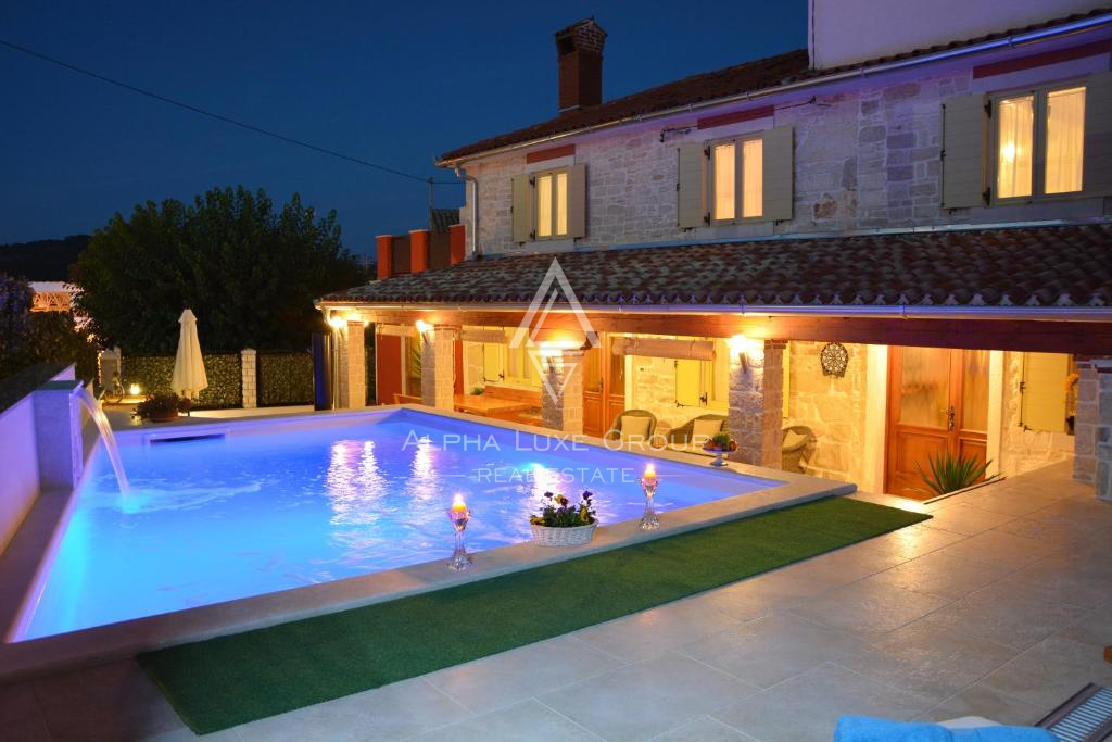 Istra, Buje: Apartmajska hiša z bazenom naprodaj