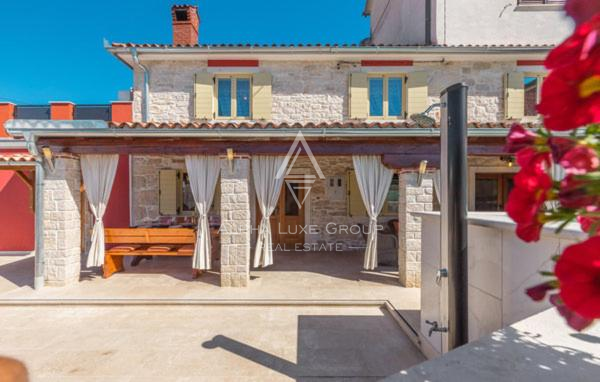 Istra, Buje: Apartmajska hiša z bazenom naprodaj