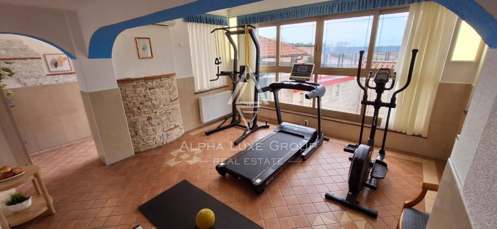 Istra, Buje: Apartmajska hiša z bazenom naprodaj