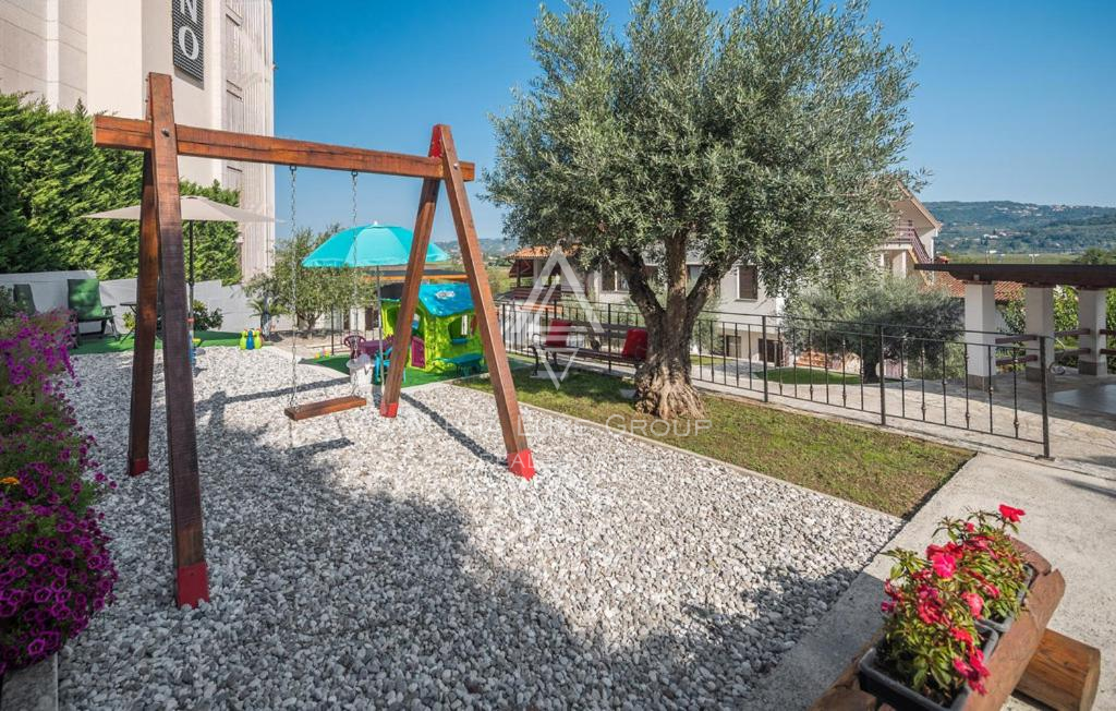 Istra, Buje: Apartmajska hiša z bazenom naprodaj