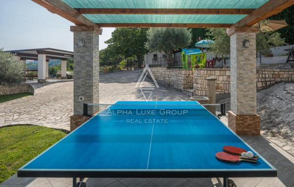 Istra, Buje: Apartmajska hiša z bazenom naprodaj