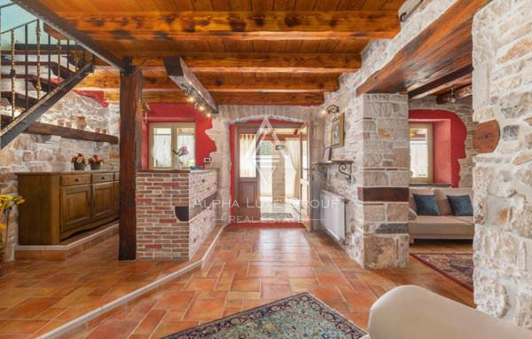 Istra, Buje: Apartmajska hiša z bazenom naprodaj