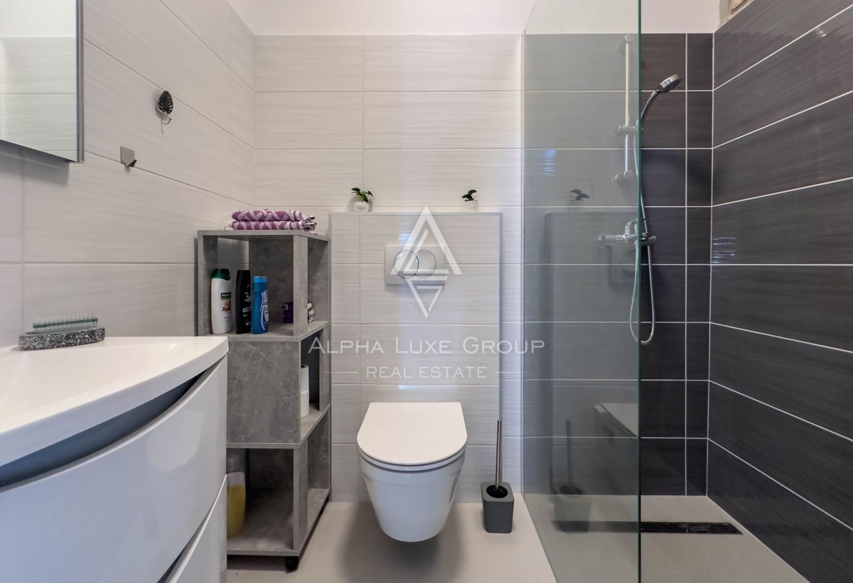 Istra, Svetvinčenat: Kamnita hiša z bazenom