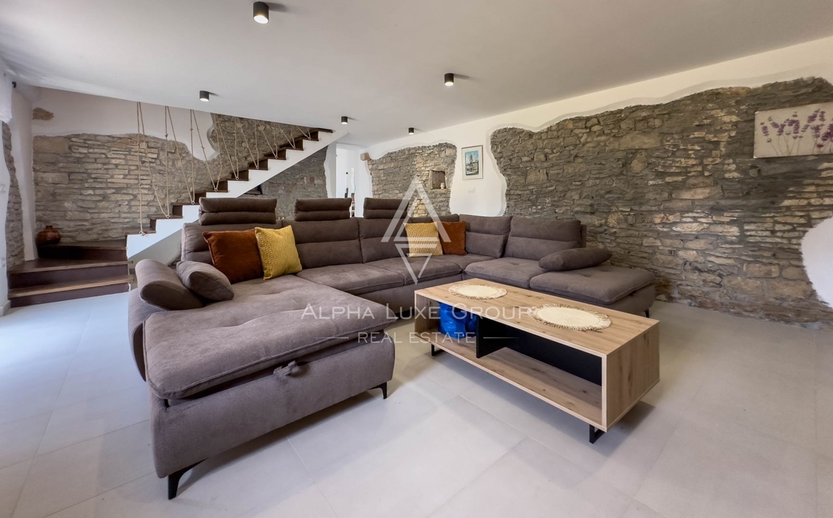 Istra, Svetvinčenat: Kamnita hiša z bazenom