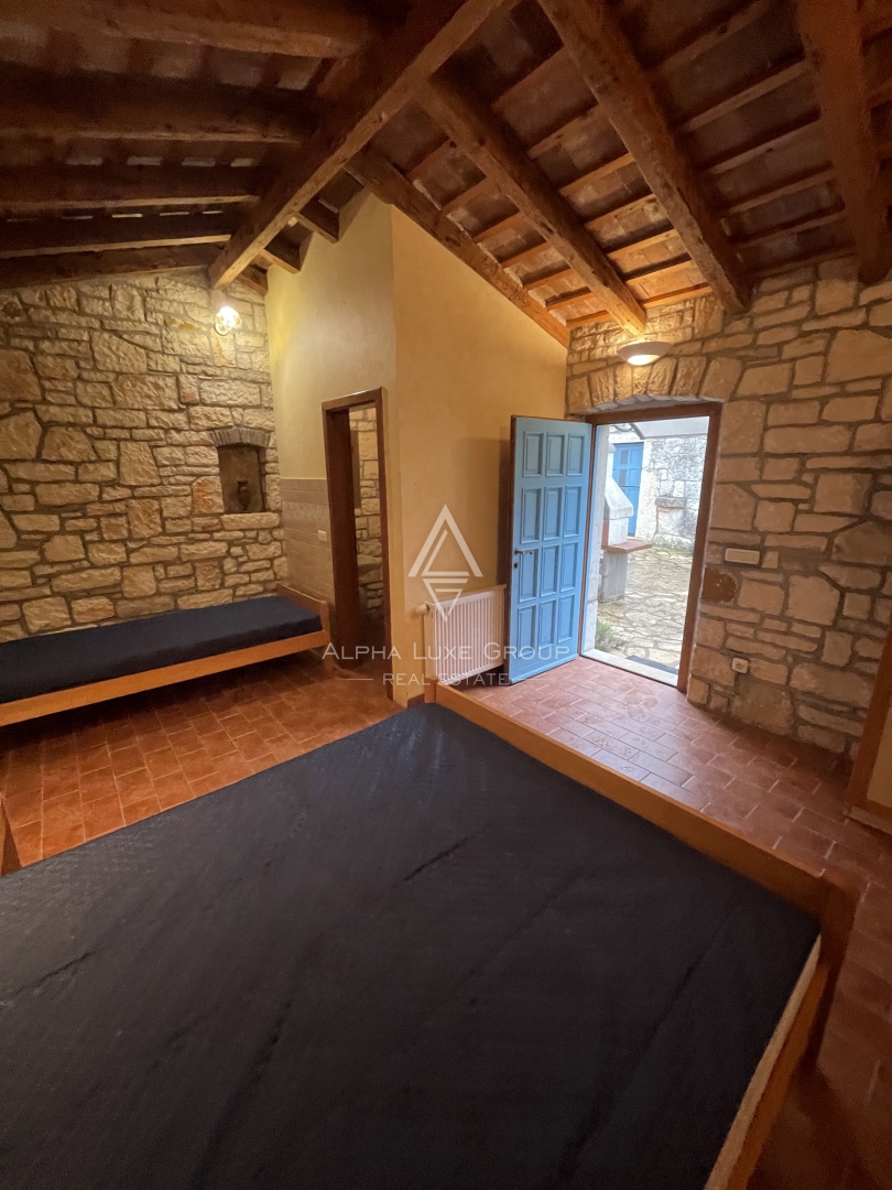 Istra, Kanfanar – Kamnita vila z bazenom in vrtom