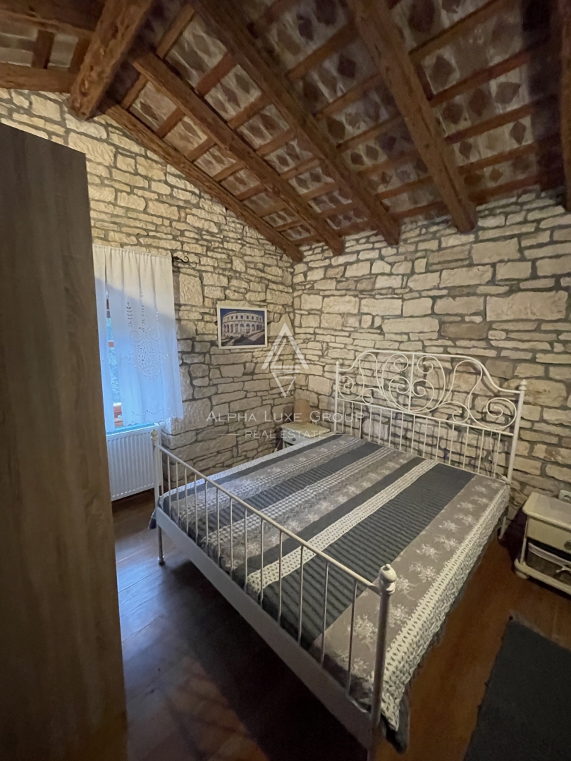 Istra, Kanfanar – Kamnita vila z bazenom in vrtom