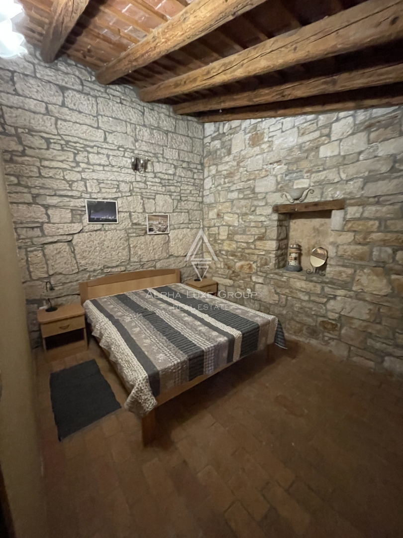 Istra, Kanfanar – Kamnita vila z bazenom in vrtom