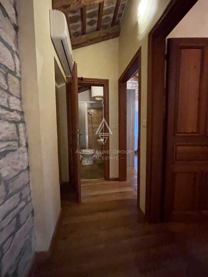 Istra, Kanfanar – Kamnita vila z bazenom in vrtom