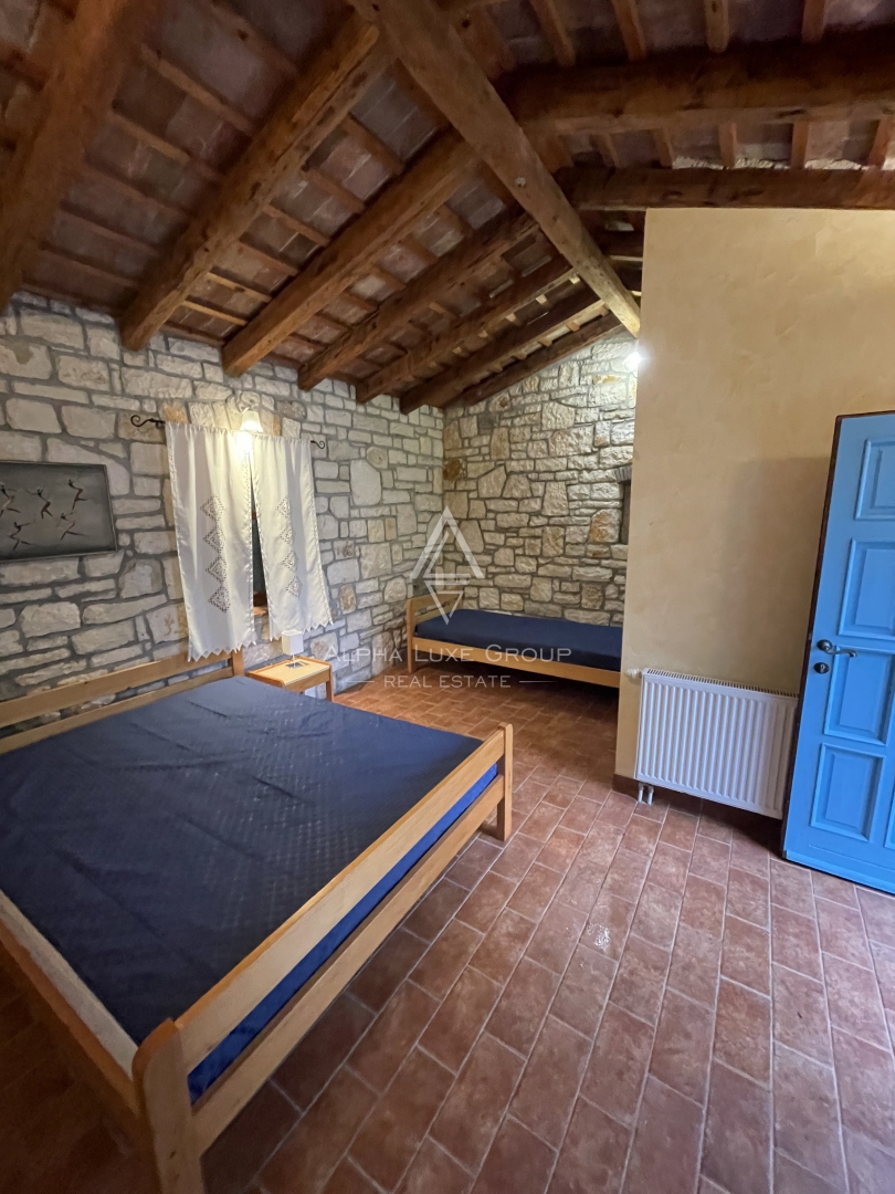 Istra, Kanfanar – Kamnita vila z bazenom in vrtom