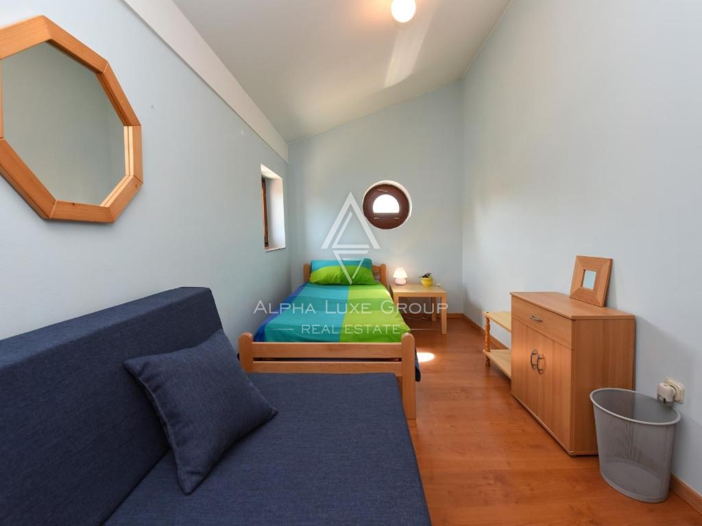 Istra, Poreč – tradicionalna hiša z bazenom in vrtom