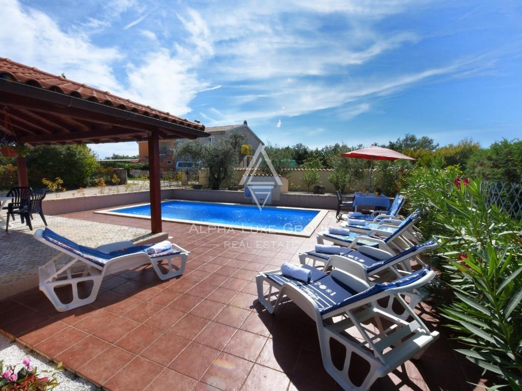 Istra, Poreč – tradicionalna hiša z bazenom in vrtom