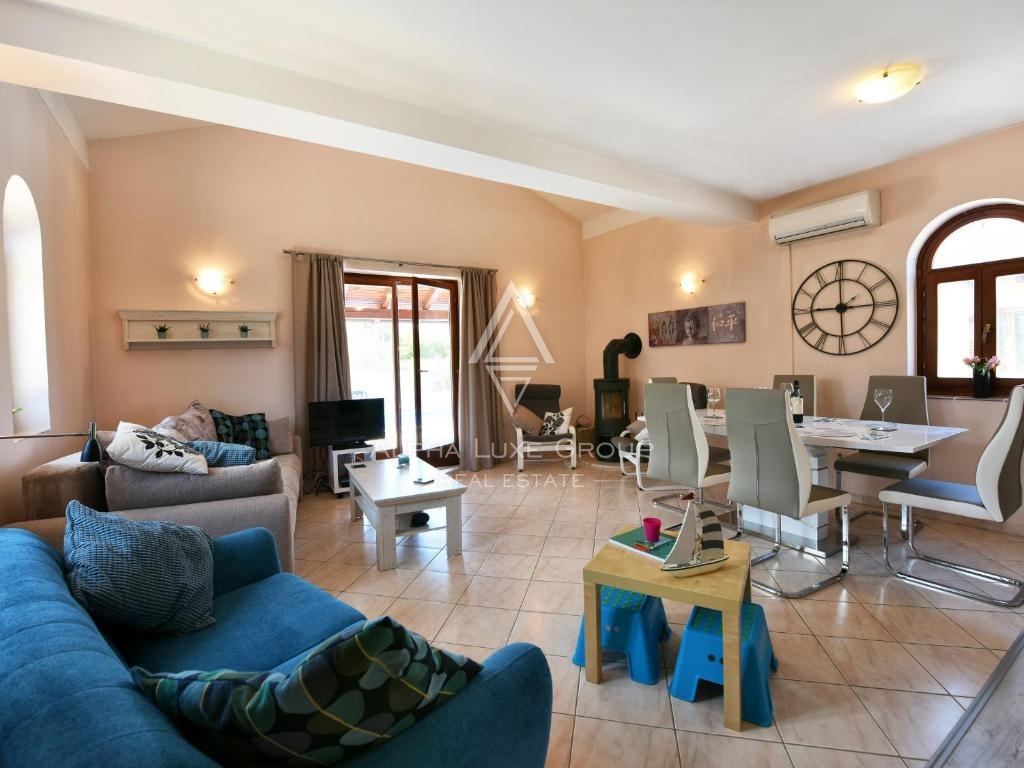 Istra, Poreč – tradicionalna hiša z bazenom in vrtom