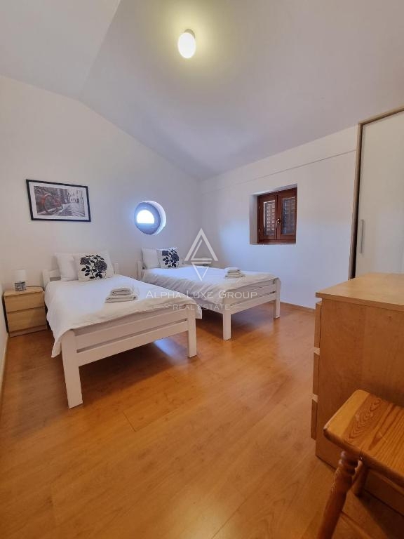 Istra, Poreč – tradicionalna hiša z bazenom in vrtom