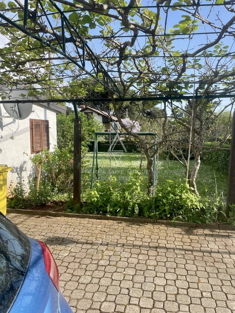 Istra, Umag: Hiša 80 m od plaže velik vrt