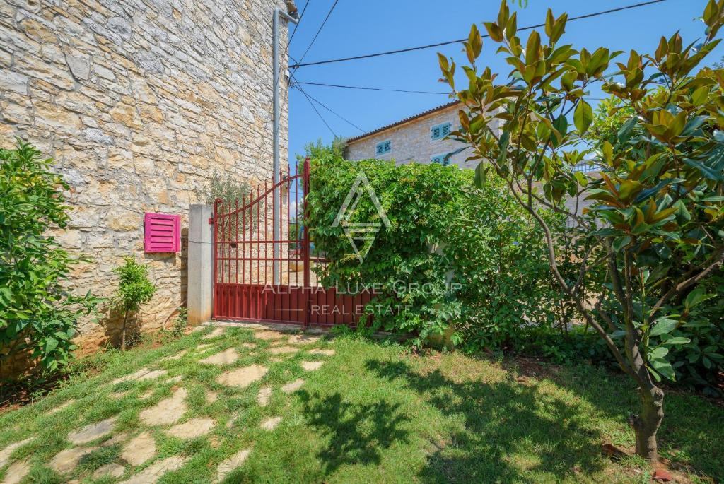 Istra, Poreč – Prenovljena kamnita hiša z bazenom