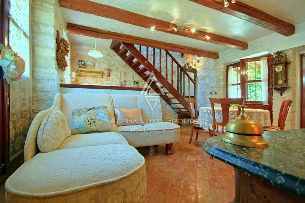 Istra, Poreč – Prenovljena kamnita hiša z bazenom