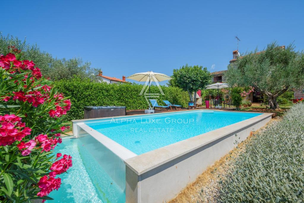 Istra, Poreč – Prenovljena kamnita hiša z bazenom