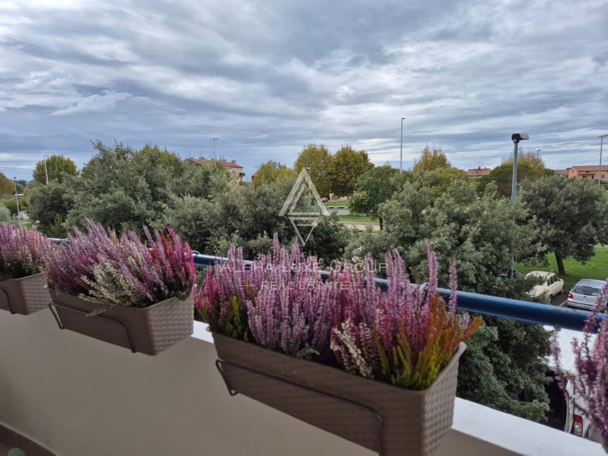 Istra, Umag: Ekskluzivno stanovanje blizu plaže na prodaj