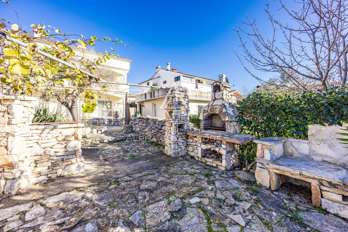 Istra, Rovinj, Prostorno stanovanje s teraso in vrtom na prodaj