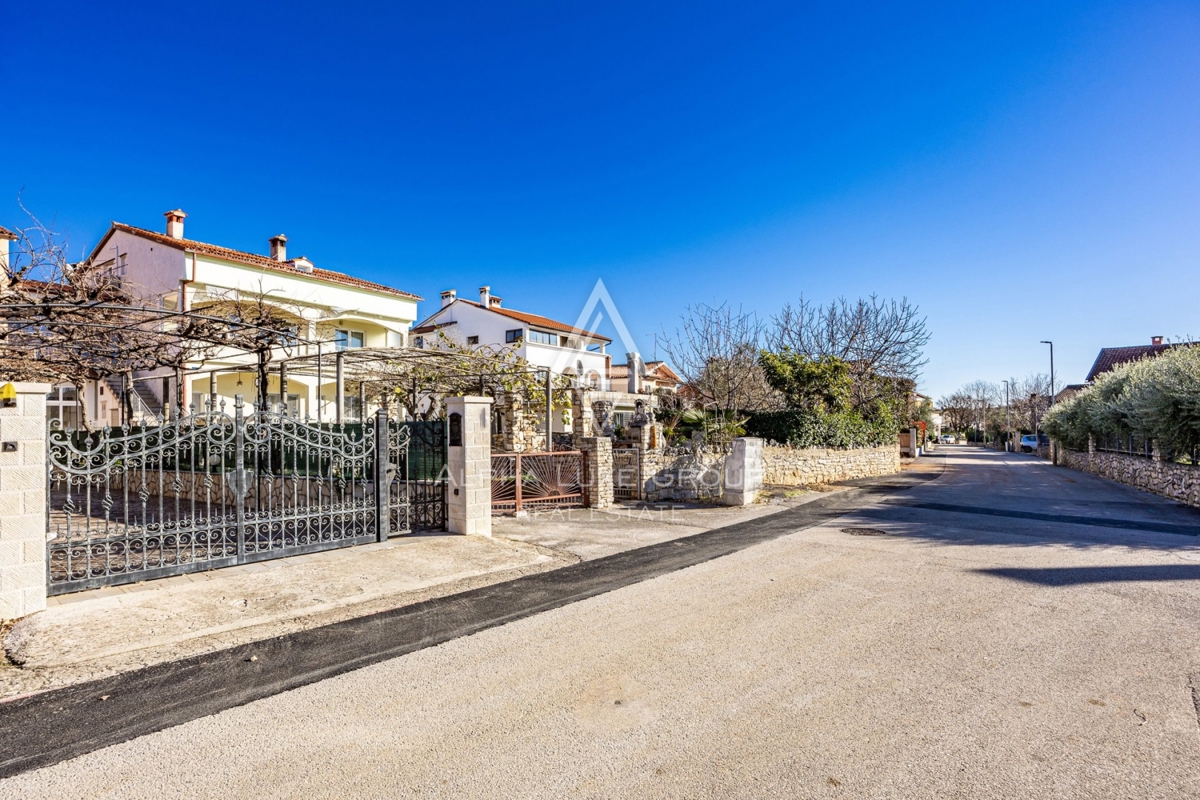 Istra, Rovinj, Prostorno stanovanje s teraso in vrtom na prodaj