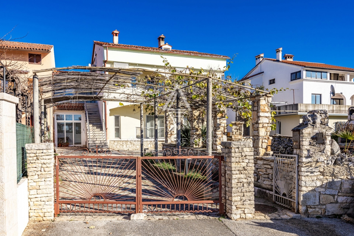 Istra, Rovinj, Prostorno stanovanje s teraso in vrtom na prodaj
