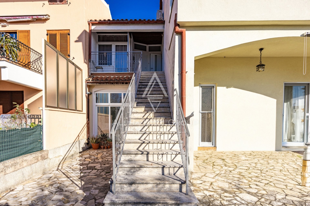 Istra, Rovinj, Prostorno stanovanje s teraso in vrtom na prodaj