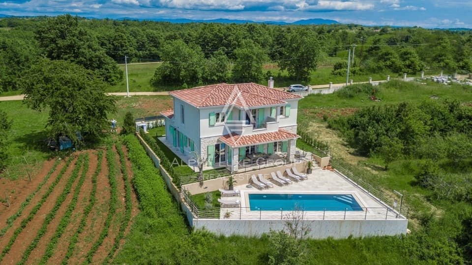 Istra, Višnjan, Čudovita vila s panoramskim razgledom na naravo naprodaj