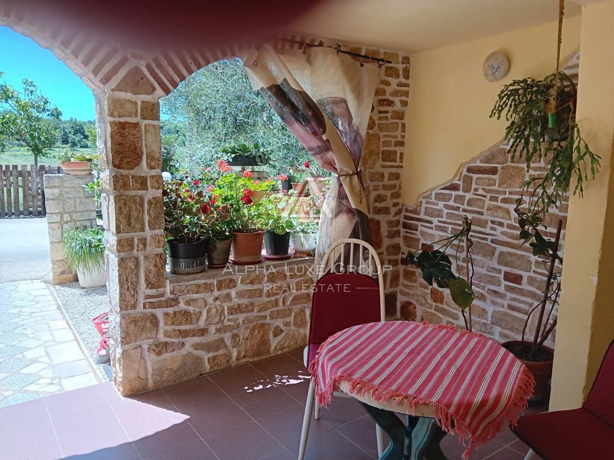 Istra, Poreč, Tradicionalna kamnita vrstna hiša naprodaj
