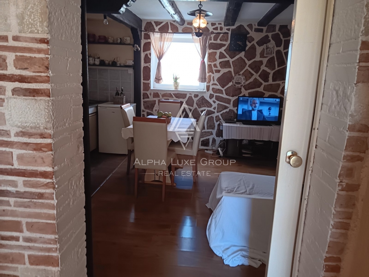 Istra, Poreč, Tradicionalna kamnita vrstna hiša naprodaj
