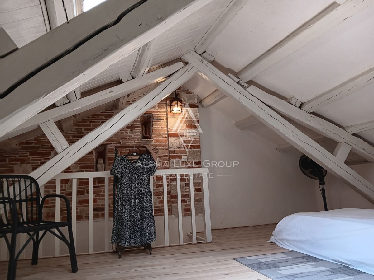 Istra, Poreč, Tradicionalna kamnita vrstna hiša naprodaj