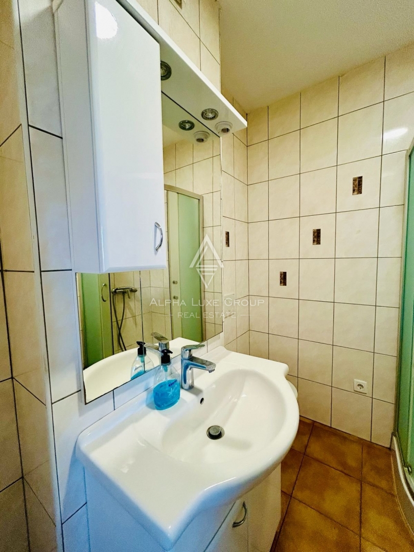 Istra, Novigrad, Stanovanje v pritličju z velikim zasebnim dvoriščem