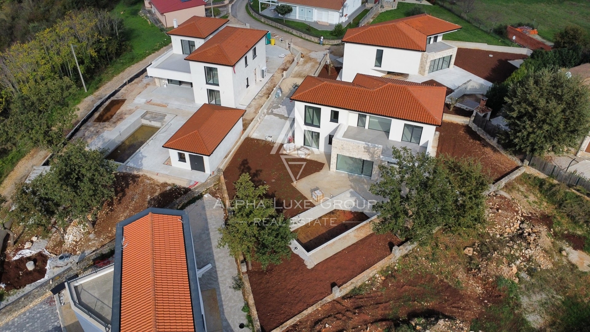 Istra, Sv. Lovreč, Moderna visokokakovostna vila z bazenom in sredozemskim vrtom