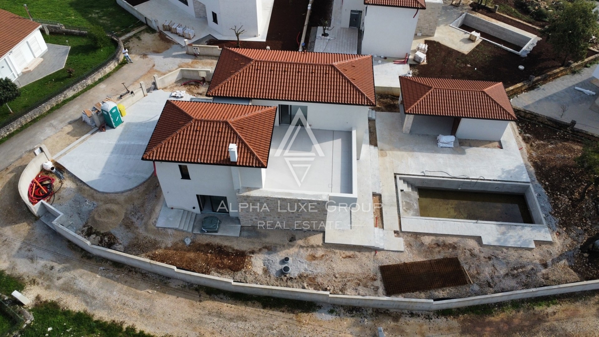 Istra, Sv. Lovreč, Moderna visokokakovostna vila z bazenom in sredozemskim vrtom