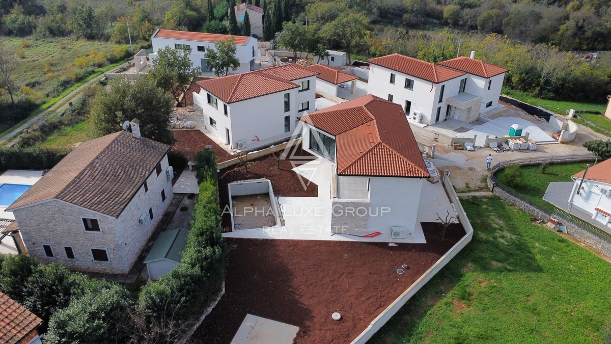 Istra, Sv. Lovreč, Moderna visokokakovostna vila z bazenom in sredozemskim vrtom