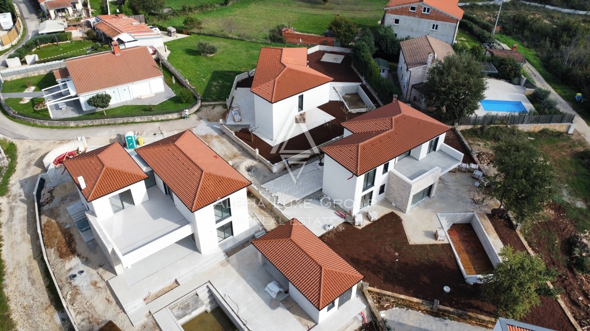 Istra, Sv. Lovreč, Moderna visokokakovostna vila z bazenom in sredozemskim vrtom
