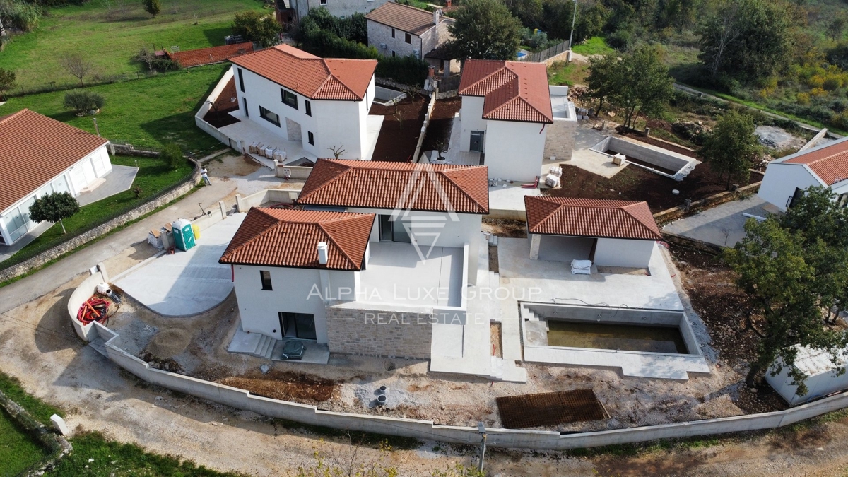Istra, Sv. Lovreč, Moderna visokokakovostna vila z bazenom in sredozemskim vrtom